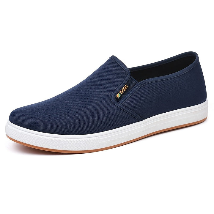 "Blauwe heren sneakers slip-on loafers met elastische zijbanden en antislipzool, perfect voor casual en zomers gebruik."