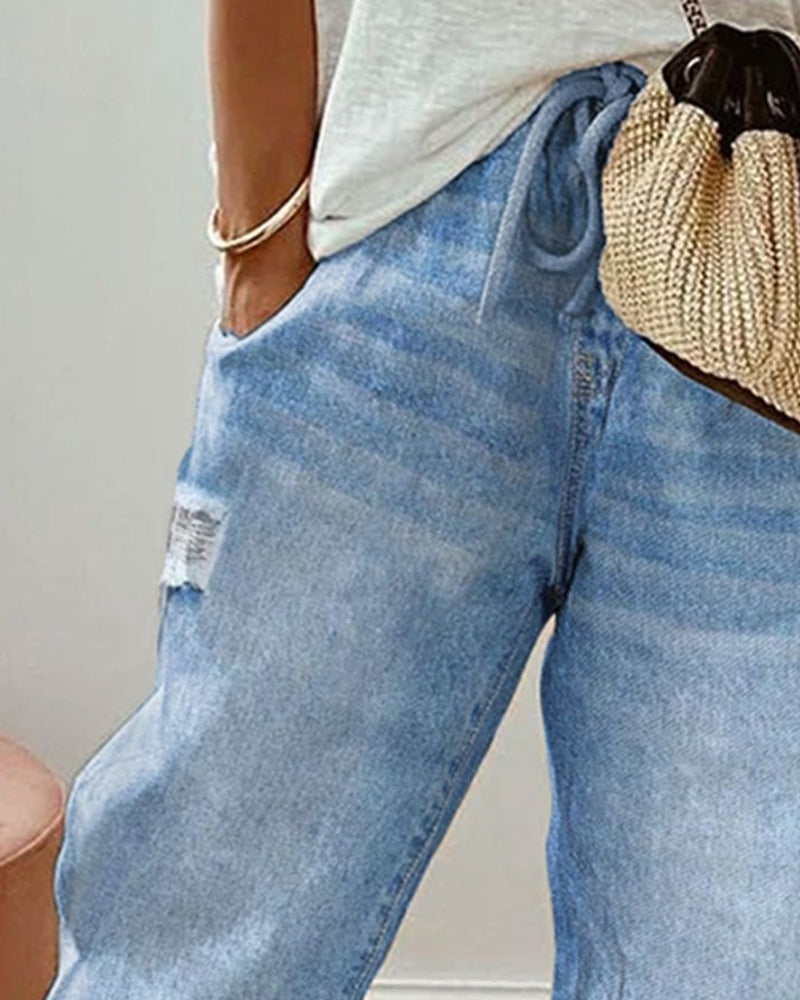 "Blauwe jeans dames met zakken en medium taille, casual stijl voor dagelijks comfort."