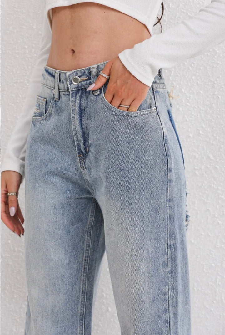 Grijze loose fit dames jeans met trendy scheuren en rechte pasvorm, casual mode statement.