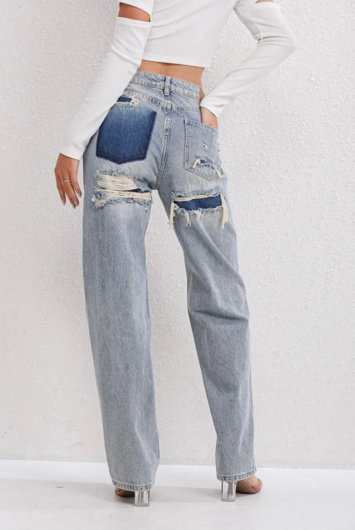 Vintage dames jeans met rechte pijpen en ripped look, perfect voor een trendy casual outfit.