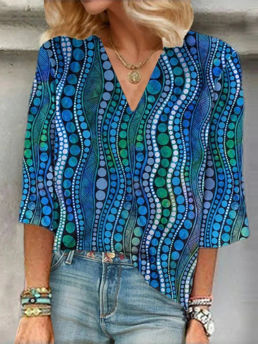 "Blouse met abstracte print, V-hals, luchtige 3/4 mouwen, dames top, stijlvol ontwerp voor lente en zomer"