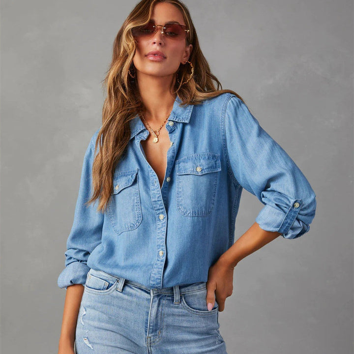 Stijlvolle damesblouse met knoopsluiting en lange mouwen, ideaal voor casual en smart-casual outfits.