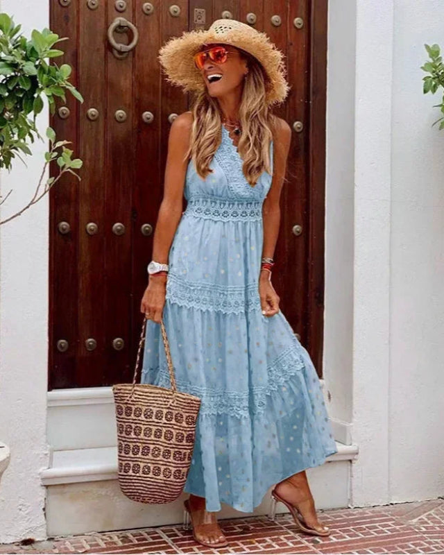"Boho maxi jurk met V-hals, ademende stof en speels patroon, perfect voor zomeruitjes en stijlvolle elegantie."
