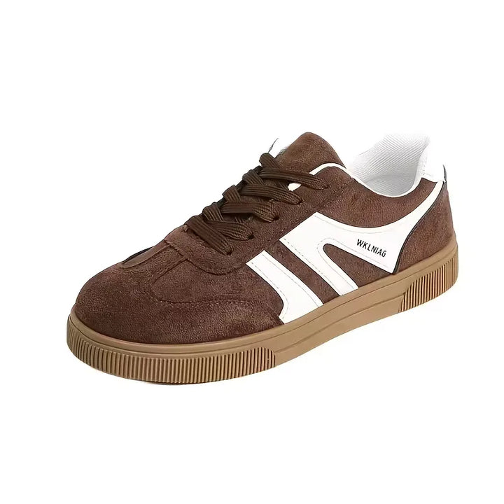 Trendy bruin-witte streetwear damessneakers, combineren comfort met een stijlvolle, moderne uitstraling.