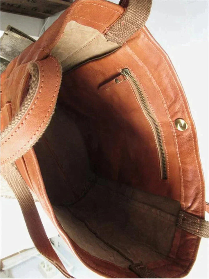 Veganistische leren dames handtas in donkerbruin, een ruim en elegant accessoire voor elke gelegenheid.