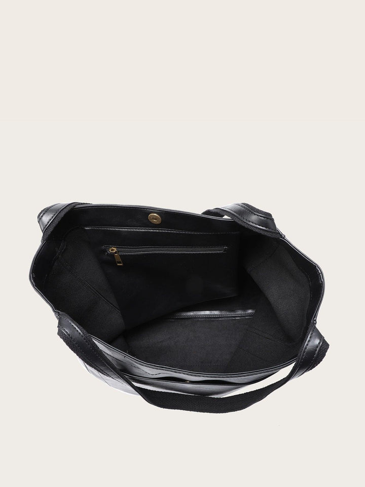 Bruine dames handtas met leerlook, ruim ontwerp voor dagelijks gebruik. Comfortabele en elegante schoudertas.