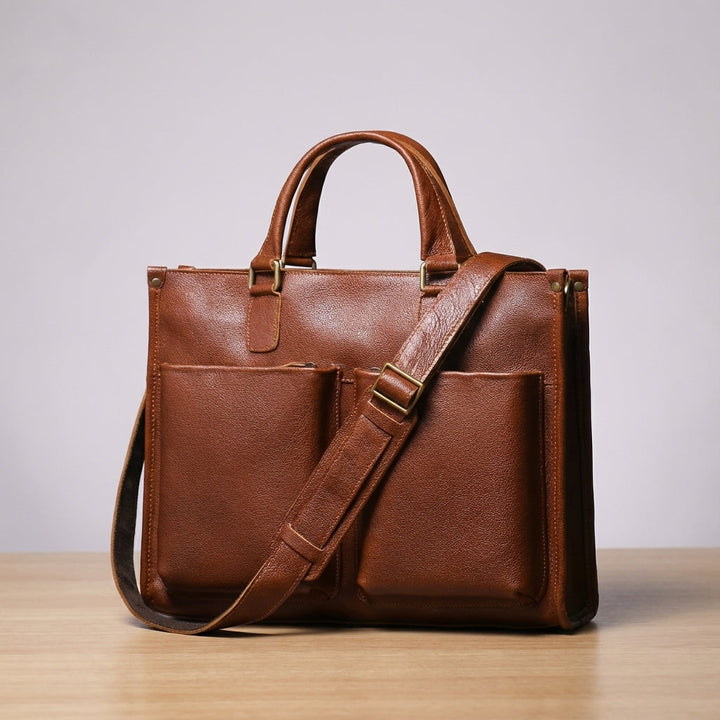 Luxe donkerbruine leren Leatheron aktetas voor laptop, documenten en zakelijk gebruik. Unisex design.