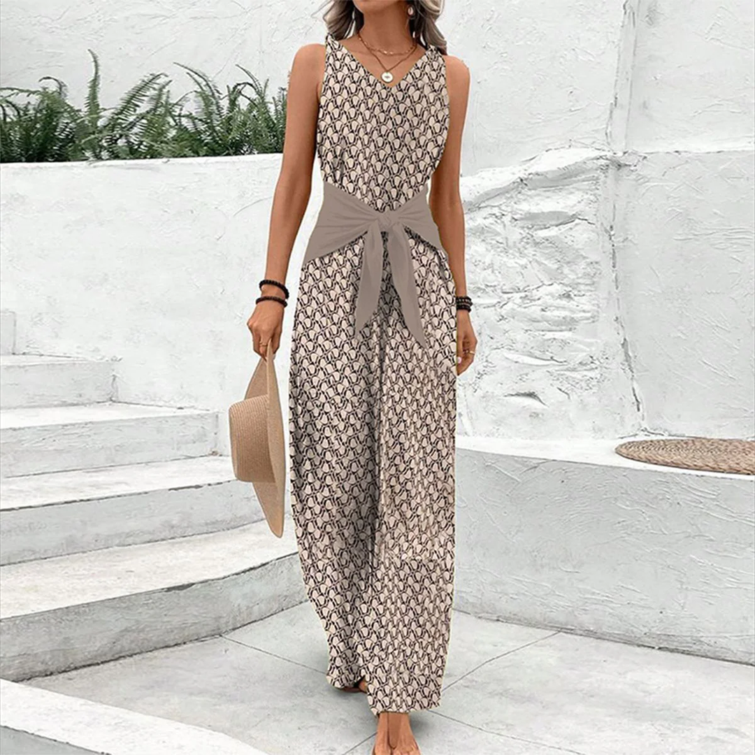 Bruine mouwloze jumpsuit voor dames met een v-halslijn, ideaal voor een zomerse, casual en comfortabele look.