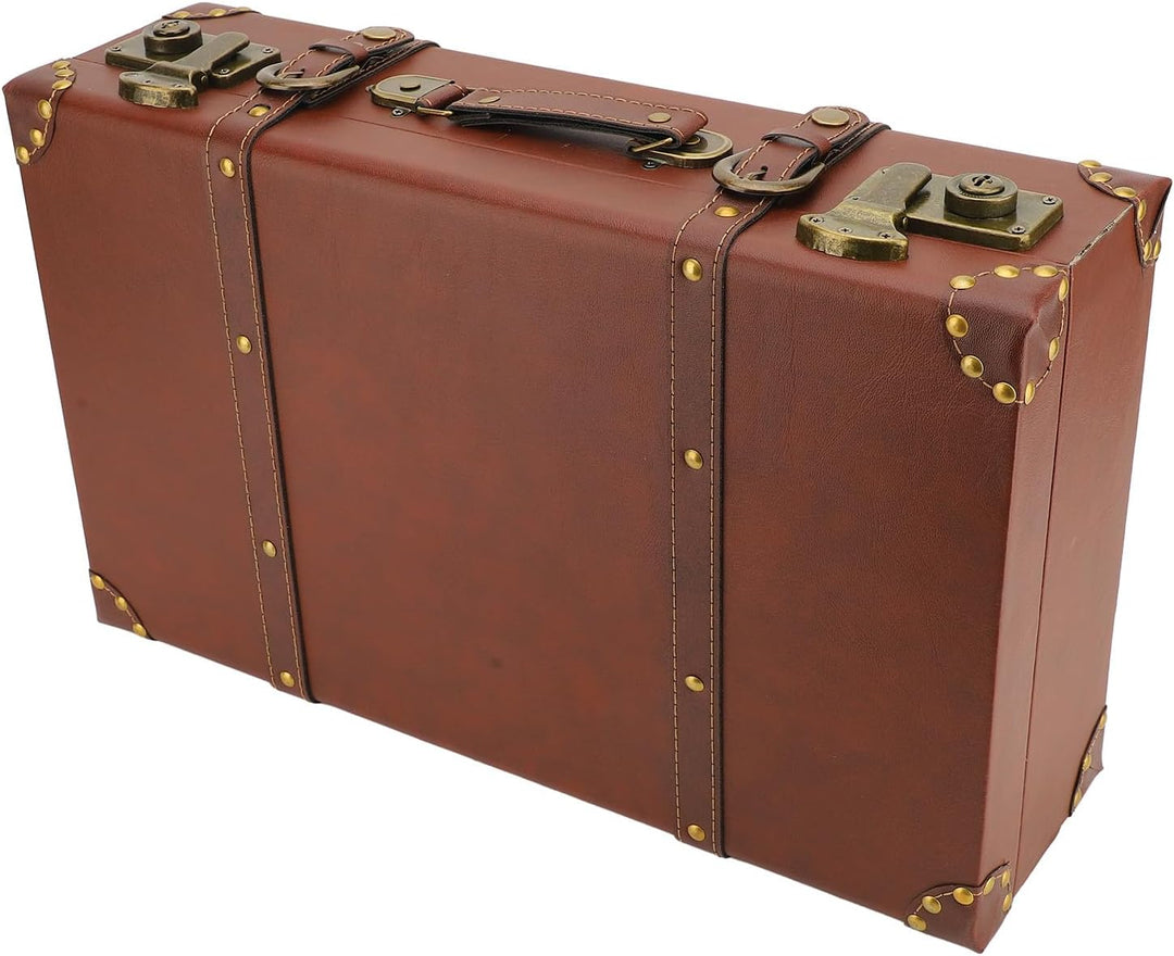 Handige bruine leren handbagage koffer in vintage stijl met slot; stevige leren reiskoffer.