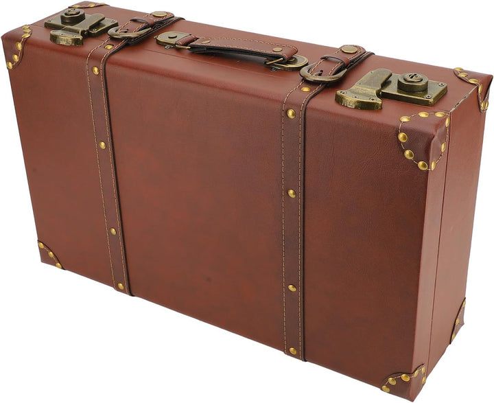 Handige bruine leren handbagage koffer in vintage stijl met slot; stevige leren reiskoffer.