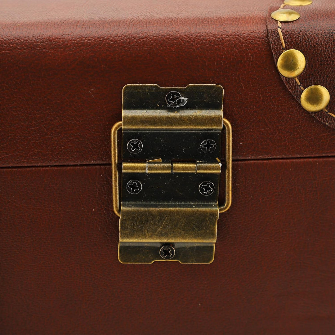 Stijlvolle bruine vintage leren reiskoffer met slot, ideaal voor weekendtrips en als handbagage.
