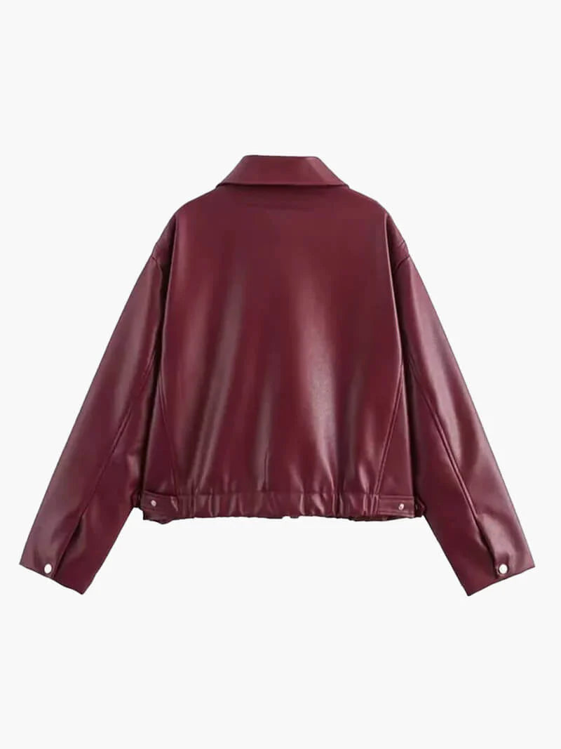 Burgundy damesjas van imitatieleer met getailleerde snit, bordeauxrode kleur en zilverkleurige details voor stijlvolle look