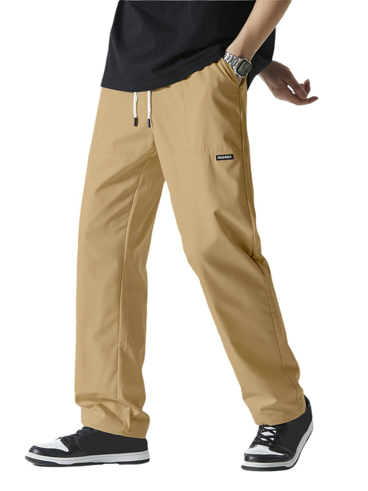 "Casual chique heren joggingbroek, donkergrijs, ademende stof, elastische tailleband met trekkoord, comfortabele pasvorm."