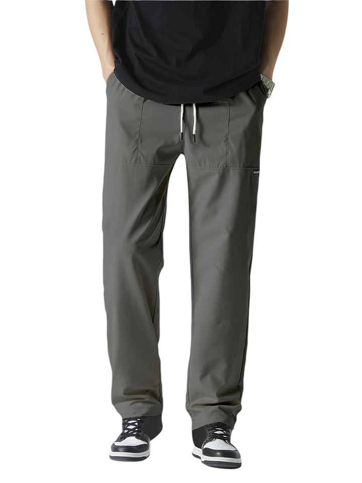 "Casual chique heren joggingbroek, donkergrijs, ademende stof, elastische tailleband met trekkoord, comfortabele pasvorm."