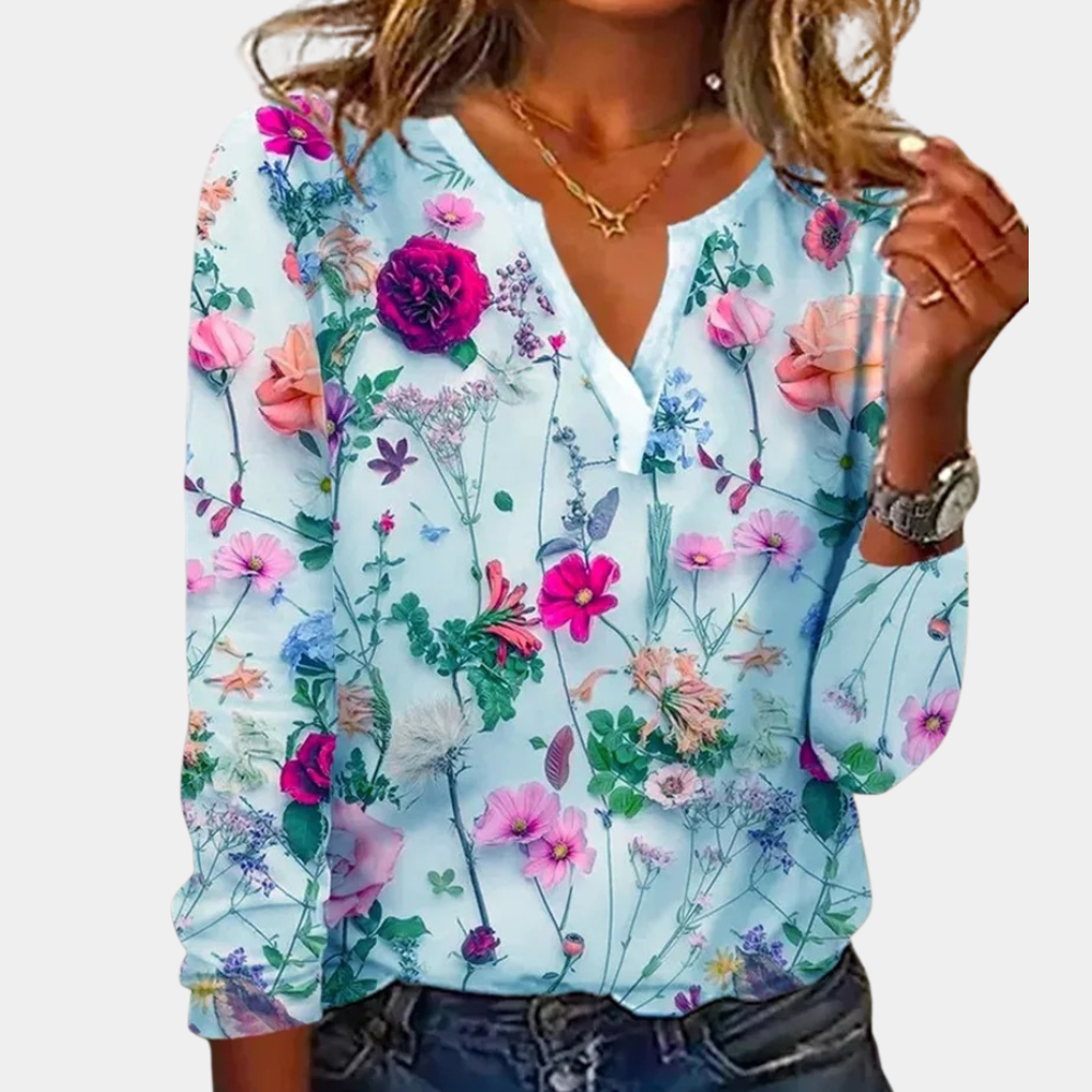"Casual gebloemde damesblouse met levendig bloemmotief, luchtig ontwerp, ideaal voor lente en zomer."