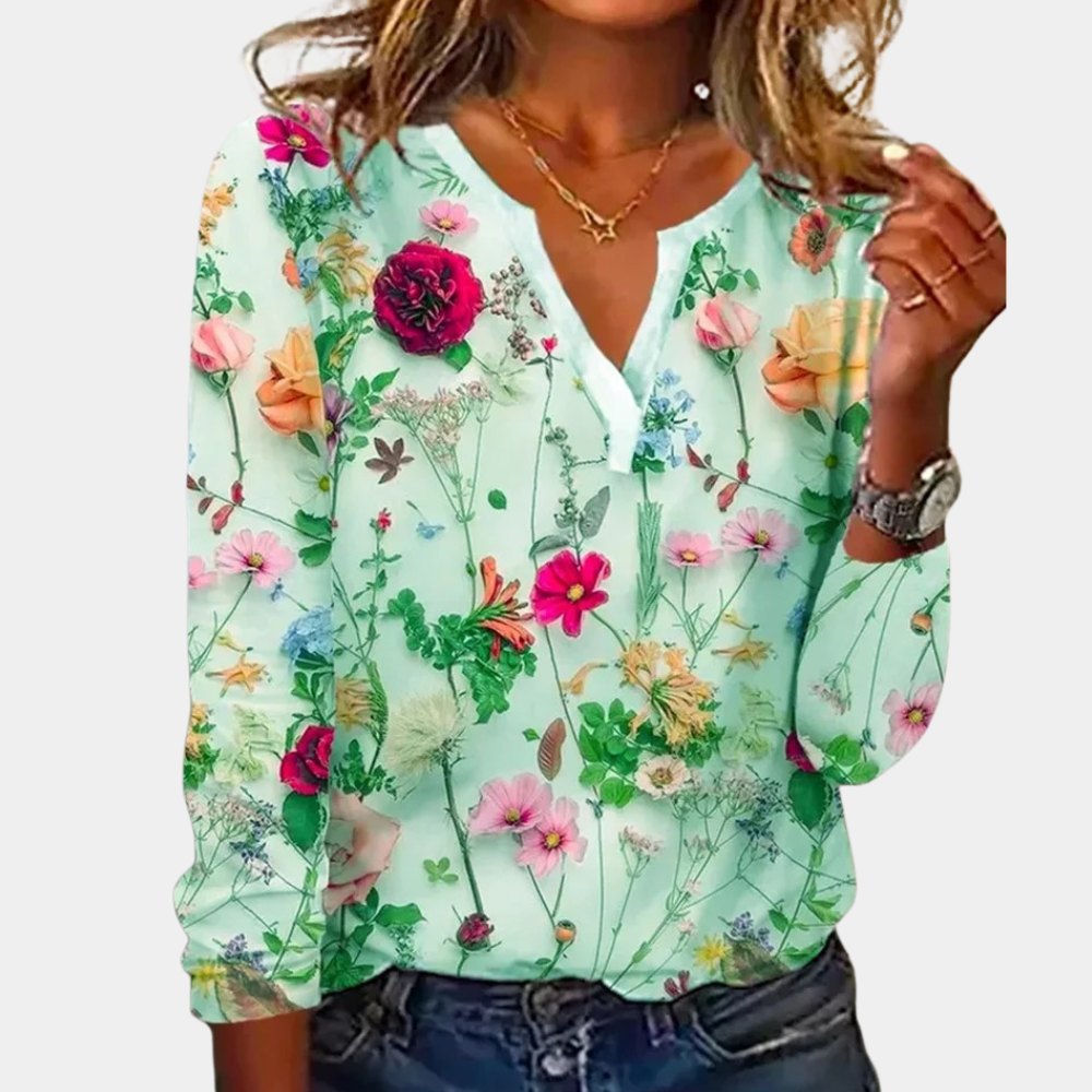"Casual gebloemde damesblouse met levendig bloemmotief, luchtig ontwerp, ideaal voor lente en zomer."