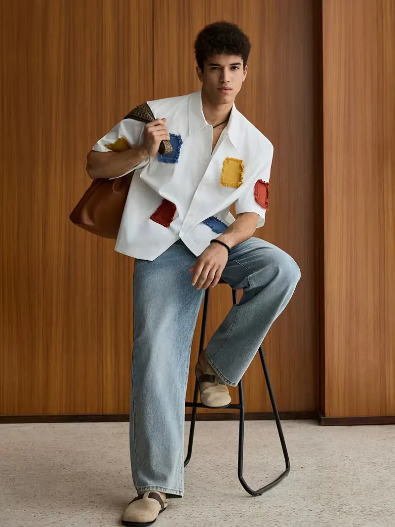 Modern heren korte mouw overhemd met patchwork en V-hals. Casual zomerkleding met regular fit.
