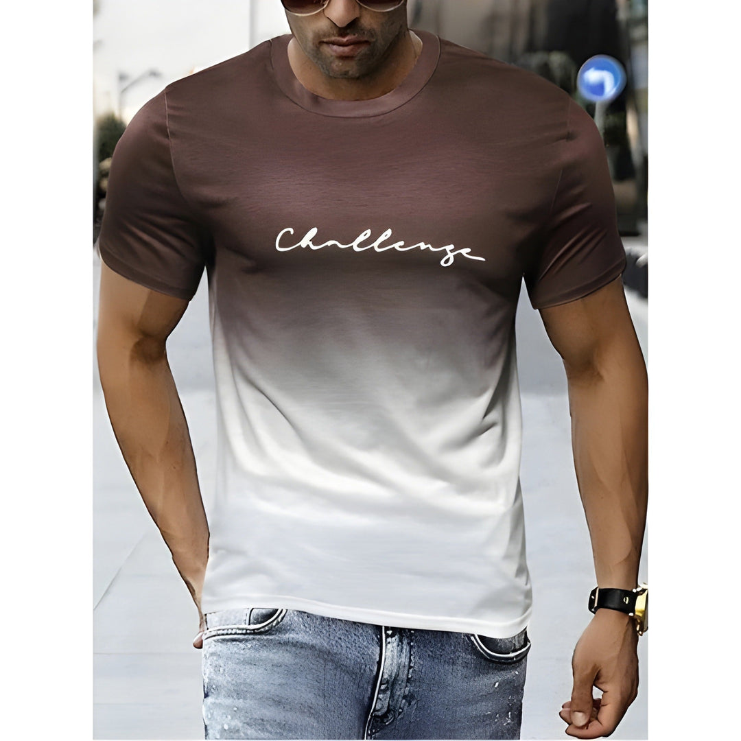 "Casual heren T-shirt met gradient design en letterprint, voorkant zicht; streetwear stijl voor dagelijks comfort."