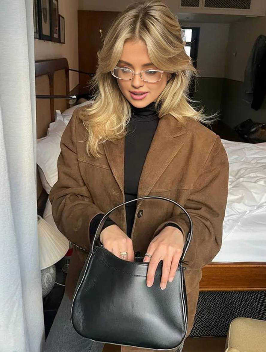 Casual vintage damesjas met losse pasvorm, luxueuze bruine stof, voor een elegante winterstijl en comfort.