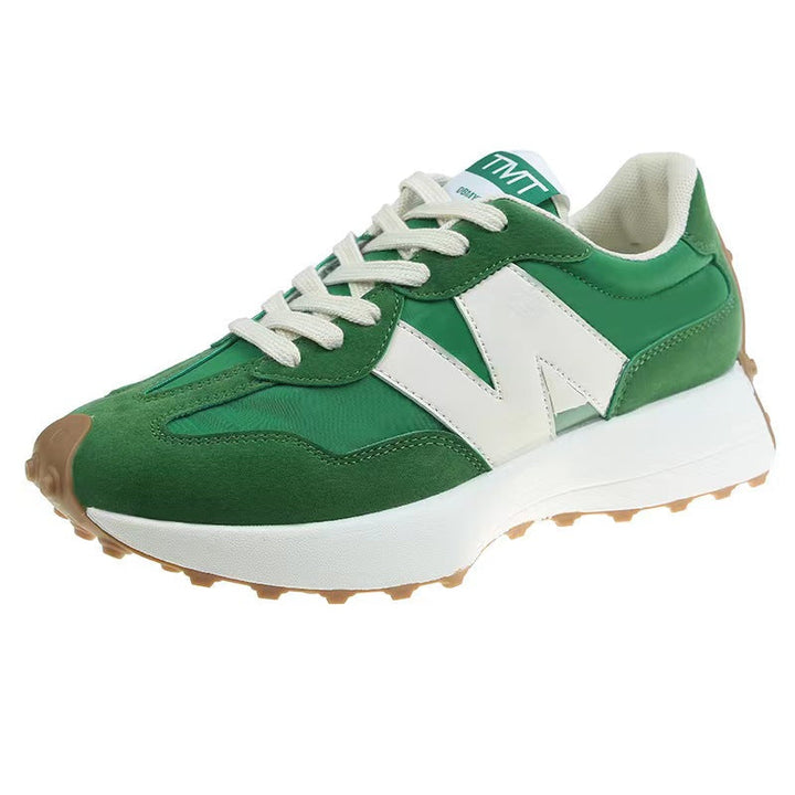 "Chique damessneakers aan zijaanzicht; stijlvolle beige trainers met moderne look en comfortabele pasvorm."