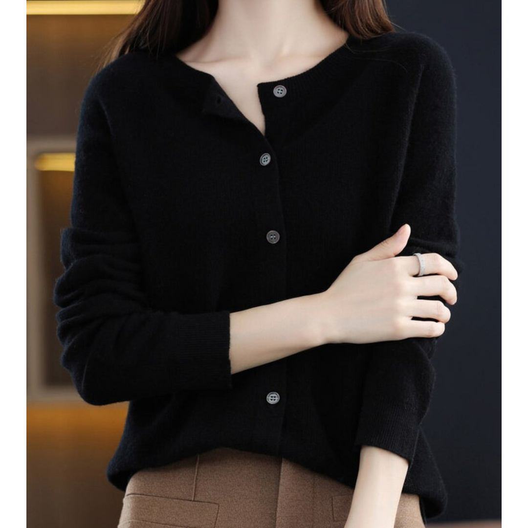 Praktisch dames cardigan met volledige knoopsluiting en comfortabele O-hals, gemakkelijk te dragen.