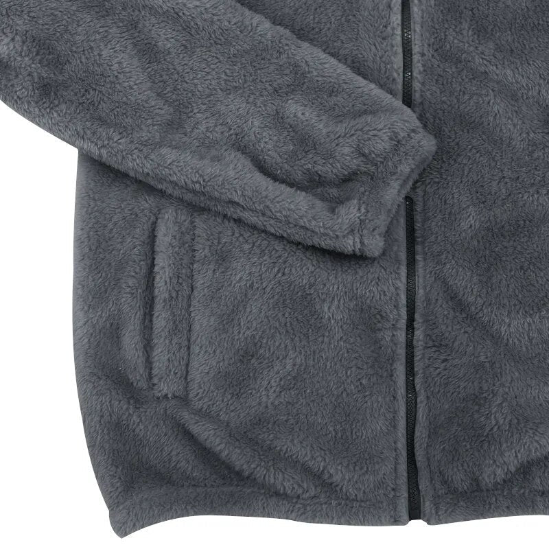 Zacht en warm heren fleecevest met capuchon en stevige rits, essentieel voor winterkleding.