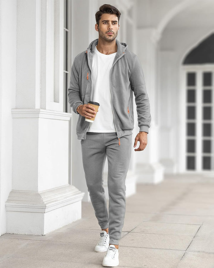 "Comfortabel heren trainingspak in diverse kleuren, stijlvol ontwerp, ademend en duurzaam, perfect voor sportieve dagen."