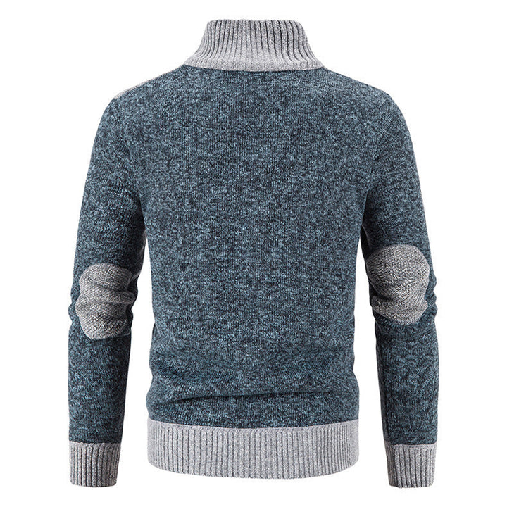 Detailopname van de kraag van een comfortabel heren vest, klassiek en warm, perfect voor herenmode.