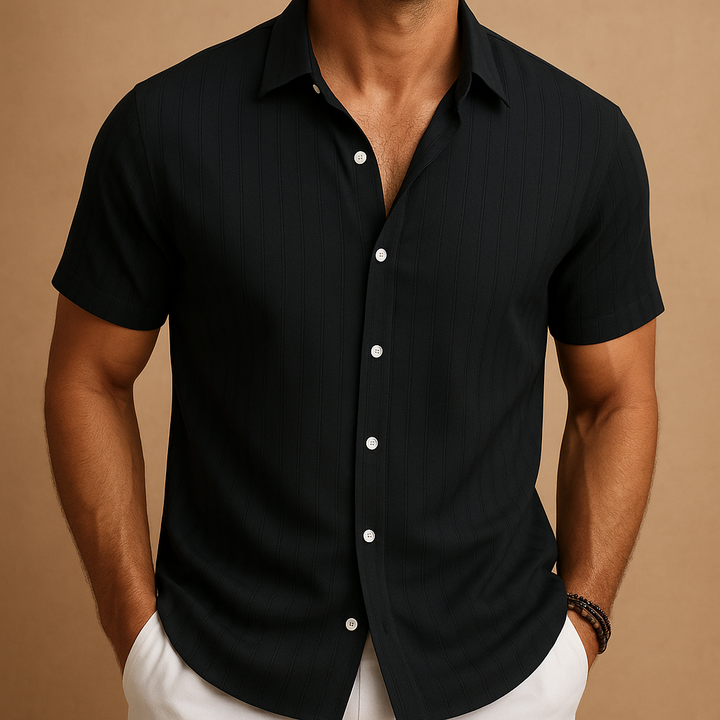 Casual & stijlvol herenoverhemd korte mouw, effen. Comfortabele zomerkleding voor een nette look.