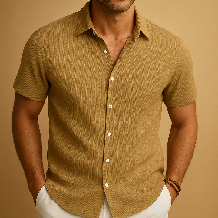 Net herenoverhemd met korte mouw, comfortabel voor de zomer. Stijlvolle kleding voor warme dagen.