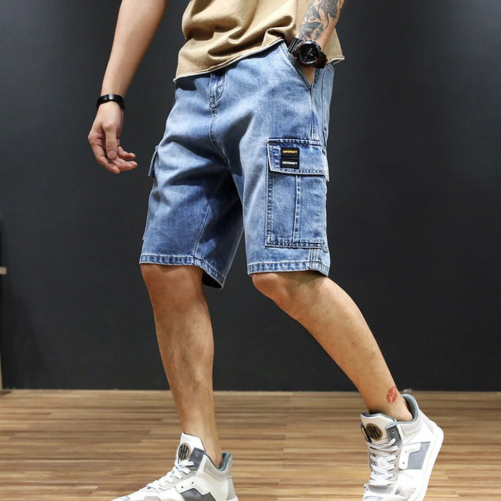 Comfortabele blauwe heren korte broek met relaxte pasvorm en handige rechte zakken, perfect voor zomerse casual looks.