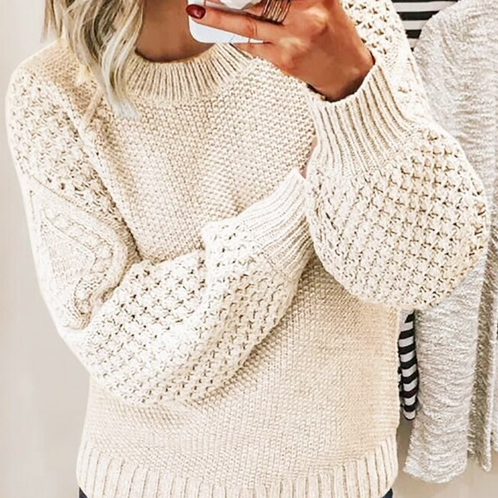 Comfortabele dames gebreide trui met ronde hals en lange mouwen, perfect voor herfst en winter mode.