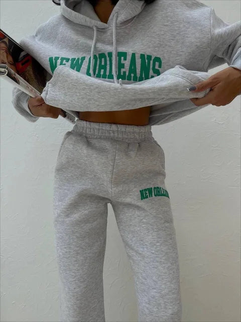 Moderne dames lounge set, comfortabel en veelzijdig. Tweedelig joggingpak met oversized fit, perfect voor thuis en streetstyle.