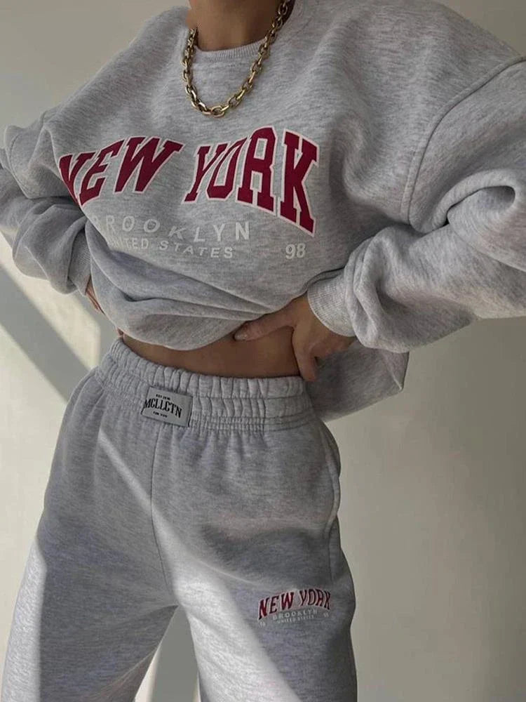 Stijlvolle dames sweater set van katoenmix. Comfortabele tweedelige lounge set, ideaal als huispak of casual vrijetijdskleding.