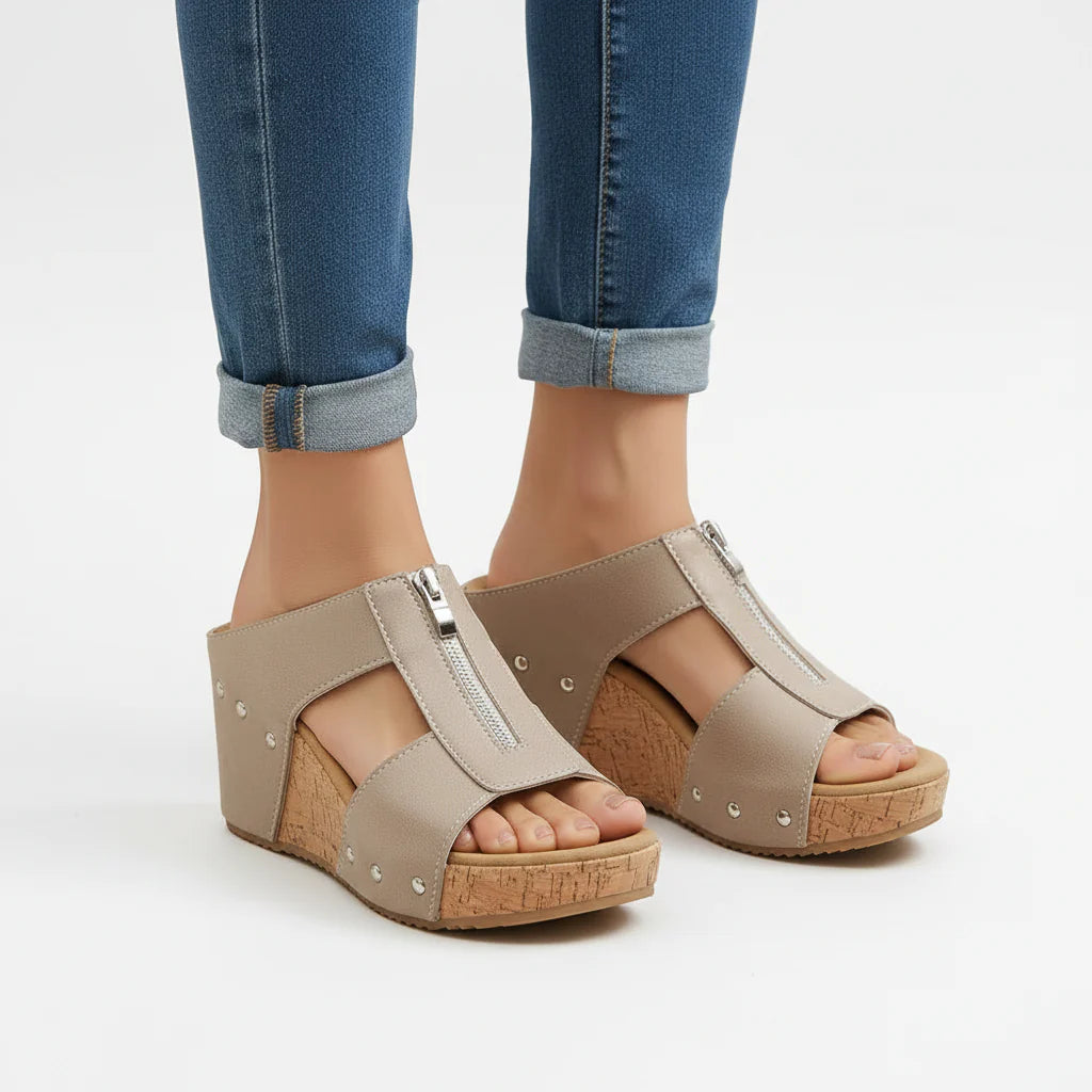 Comfortabele dames orthopedische sandalen met elegante sleehak, ideaal voor de zomer.