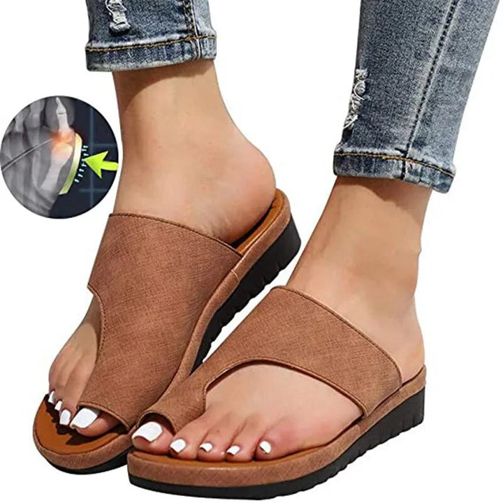 Comfortabele damesslippers met platte zool en teensteun, ideaal voor zomer en voetcomfort
