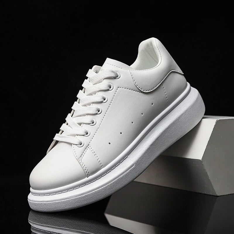 Witte heren stadssneakers; modern, comfortabel en perfect voor elke urban avontuur en casual stijl.