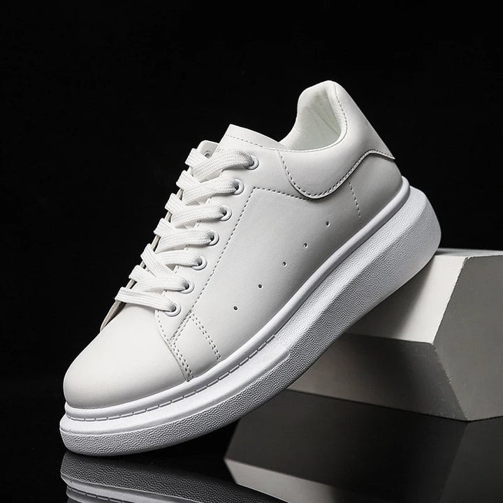 Witte heren stadssneakers; modern, comfortabel en perfect voor elke urban avontuur en casual stijl.