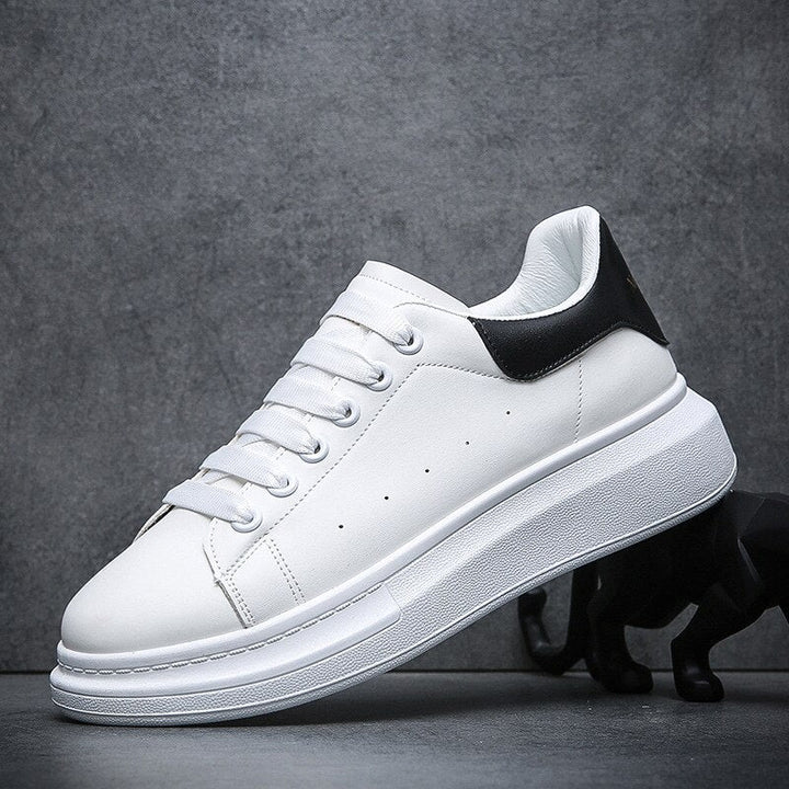 Zwart-witte herensneakers met modern design, voor stijlvol comfort en een casual uitstraling in de stad.