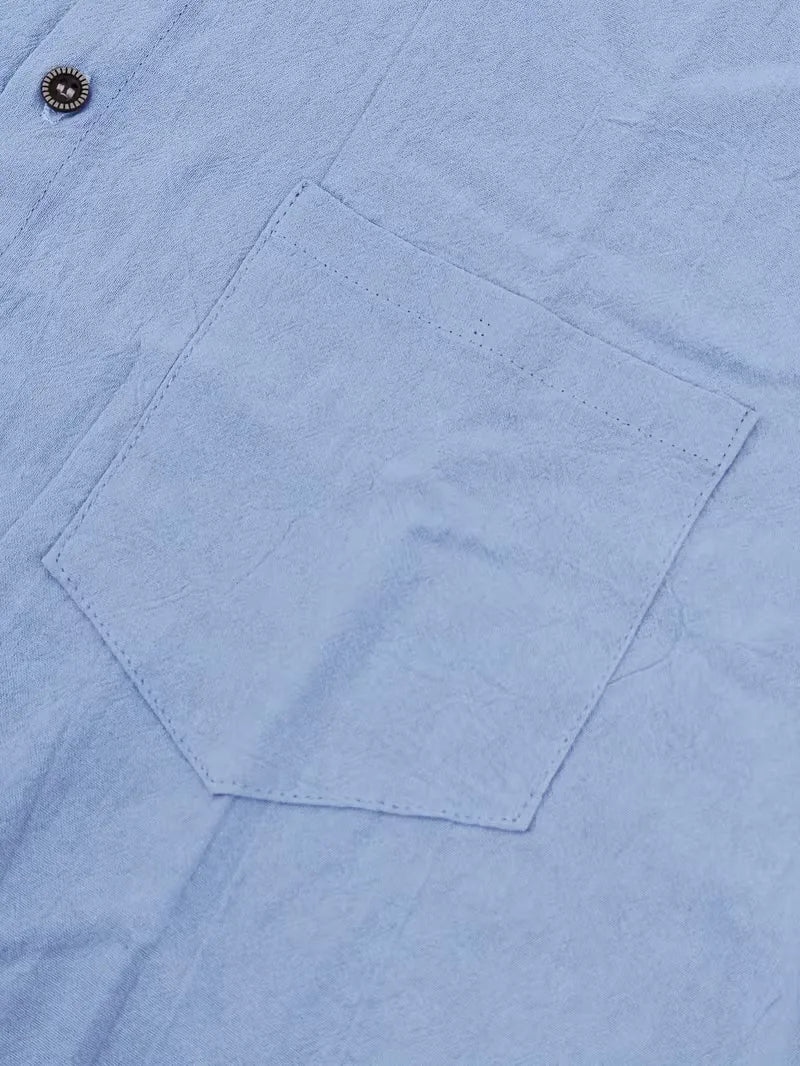 Nieuwe heren zomer set: comfortabel V-hals shirt met korte mouwen en bijpassende korte broek.