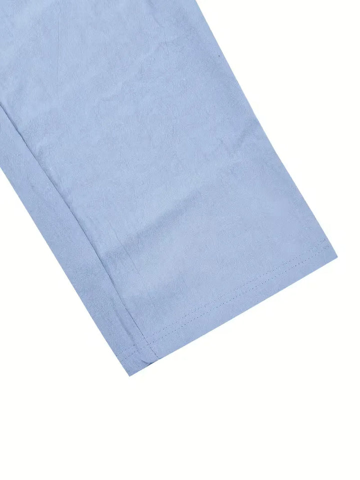 Trendy heren zomer set, bestaande uit een casual shirt met korte mouwen en een korte broek.