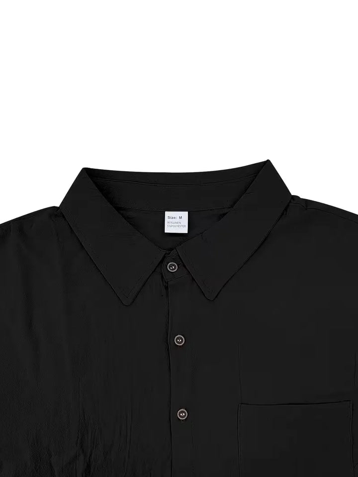 Lichte heren vakantie set: korte mouwen shirt en comfortabele korte broek, voor een relaxte look.