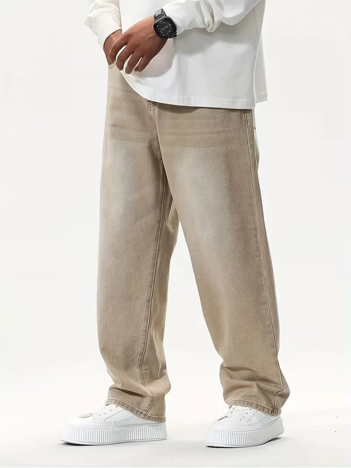 Modieuze khaki heren loose fit jeans met wijde pijpen, ontworpen voor comfort en een relaxte streetwear stijl.