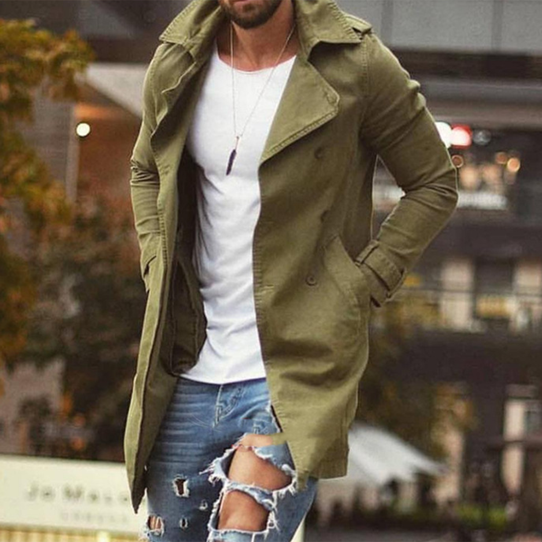 Comfortabele lange parka zomerjas voor mannen, met praktische zakken en weerbestendig materiaal, in neutrale kleuren.