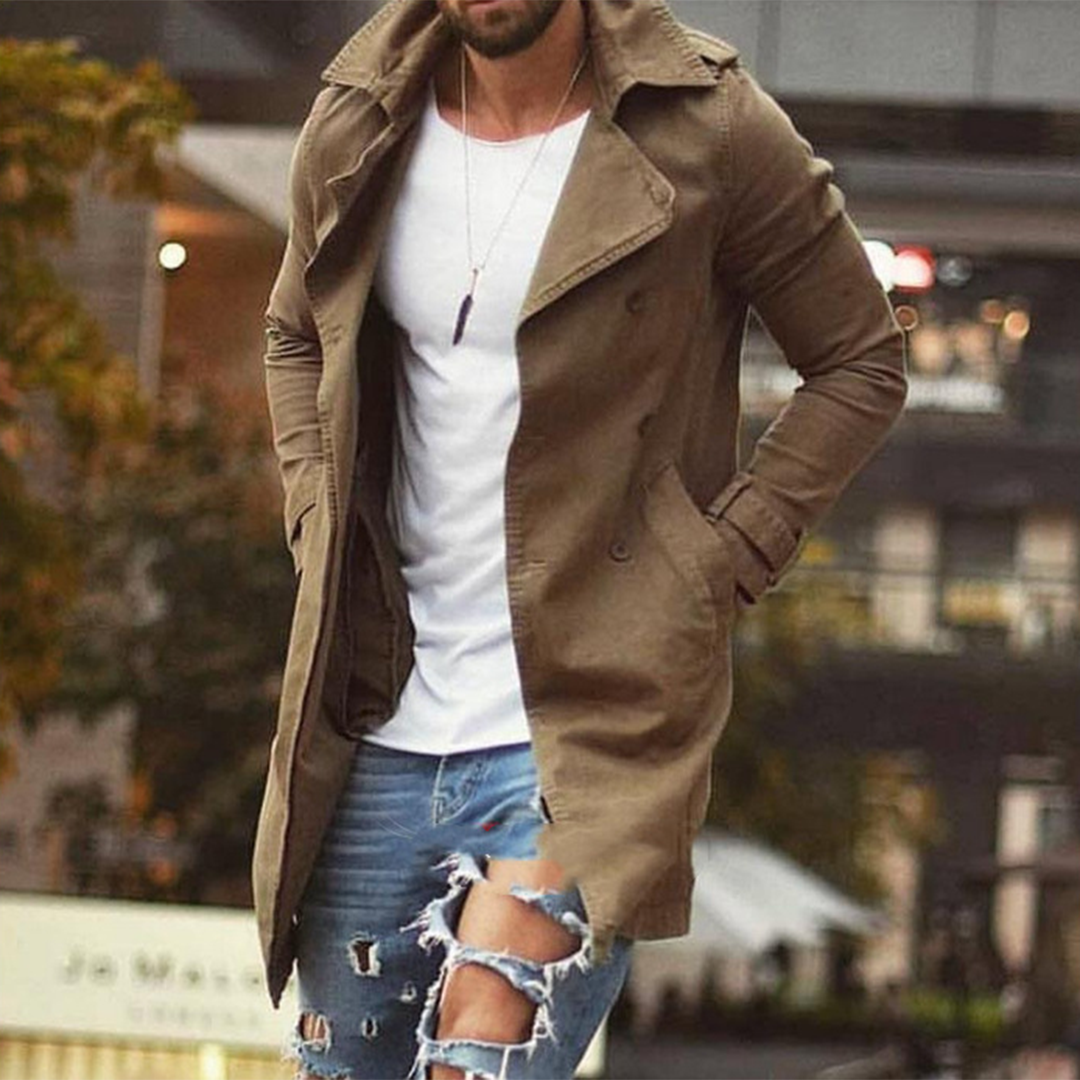 Comfortabele lange parka zomerjas voor mannen, met praktische zakken en weerbestendig materiaal, in neutrale kleuren.