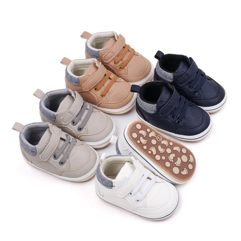 "Comfortabele leren baby schoenen, zacht en stijlvol in blauw, bruin, grijs of wit met antislipzolen voor eerste stapjes."