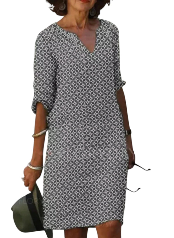 "Comfortabele linnen V-hals zomerjurk voor dames, luchtig en stijlvol, perfect voor warme dagen en elegante uitstraling."