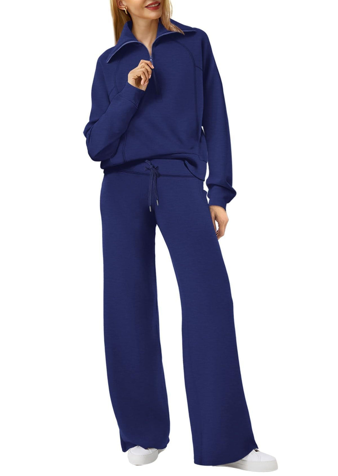 "Comfortabele loungewear set met relaxed fit, rechte pijpen en half zip kraag in zachte materialen voor hem en haar."