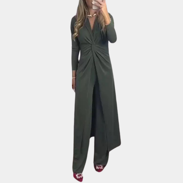 Stijlvolle Mirella dames zomer outfit, broekpak. Elegant en comfortabel voor een ontspannen, chique look in de zon.