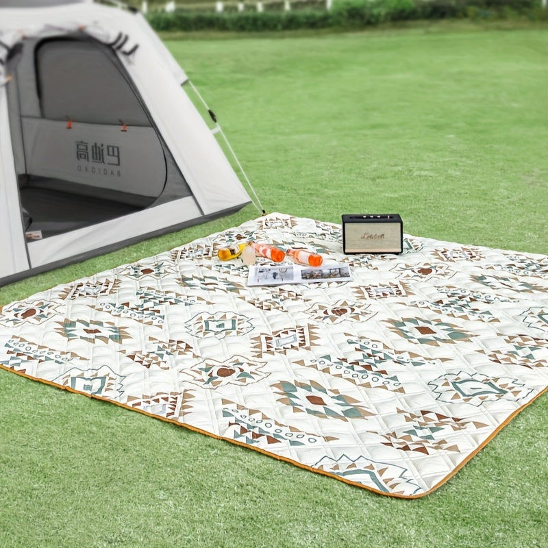 Grote, comfortabele picknickdeken uitgespreid, biedt ruimte voor de hele familie buiten.
